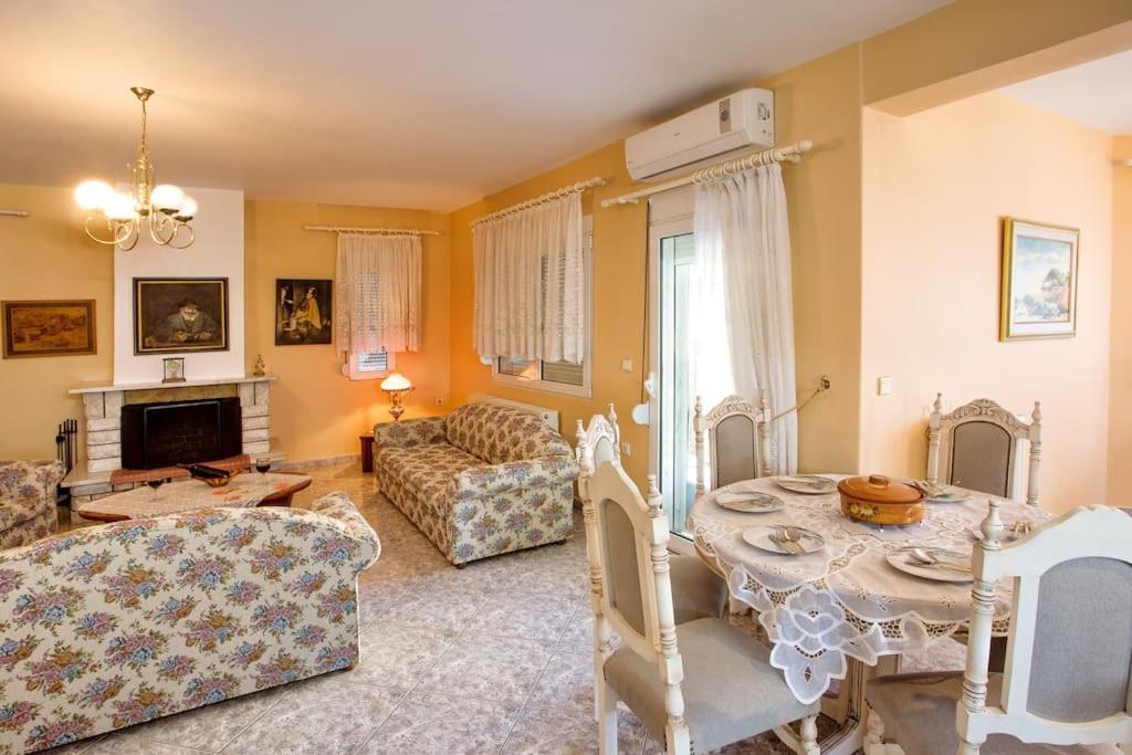 Villa Myrsini' S House Néa Péramos Esterno foto