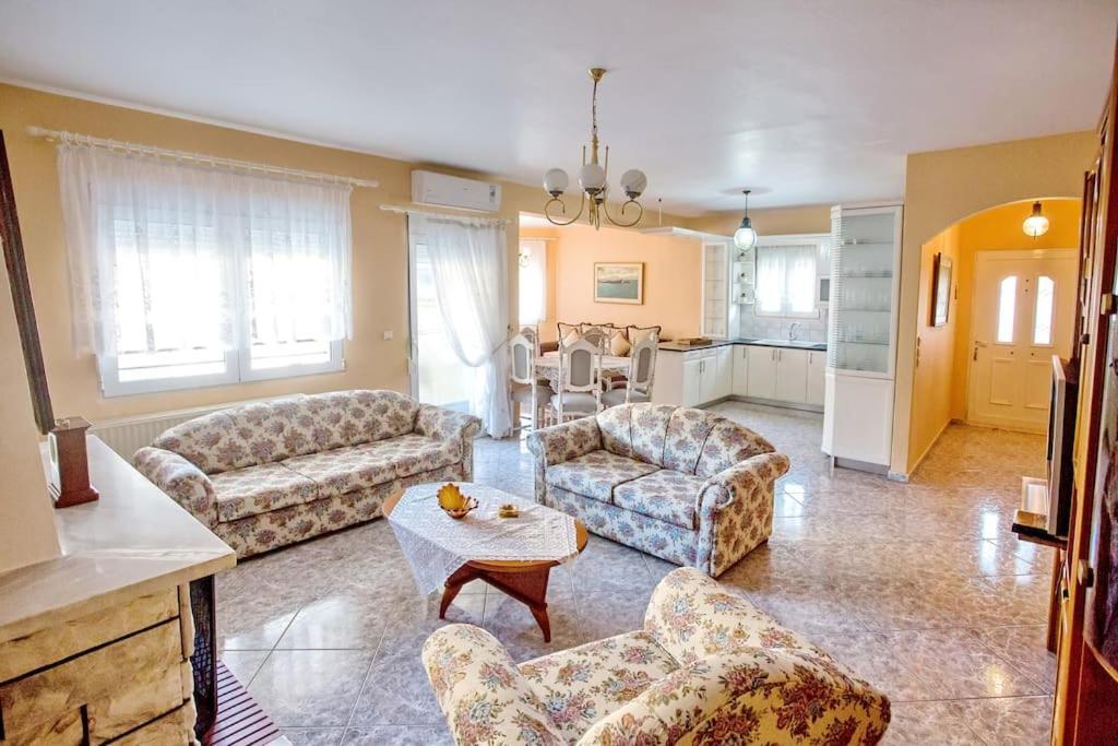 Villa Myrsini' S House Néa Péramos Esterno foto