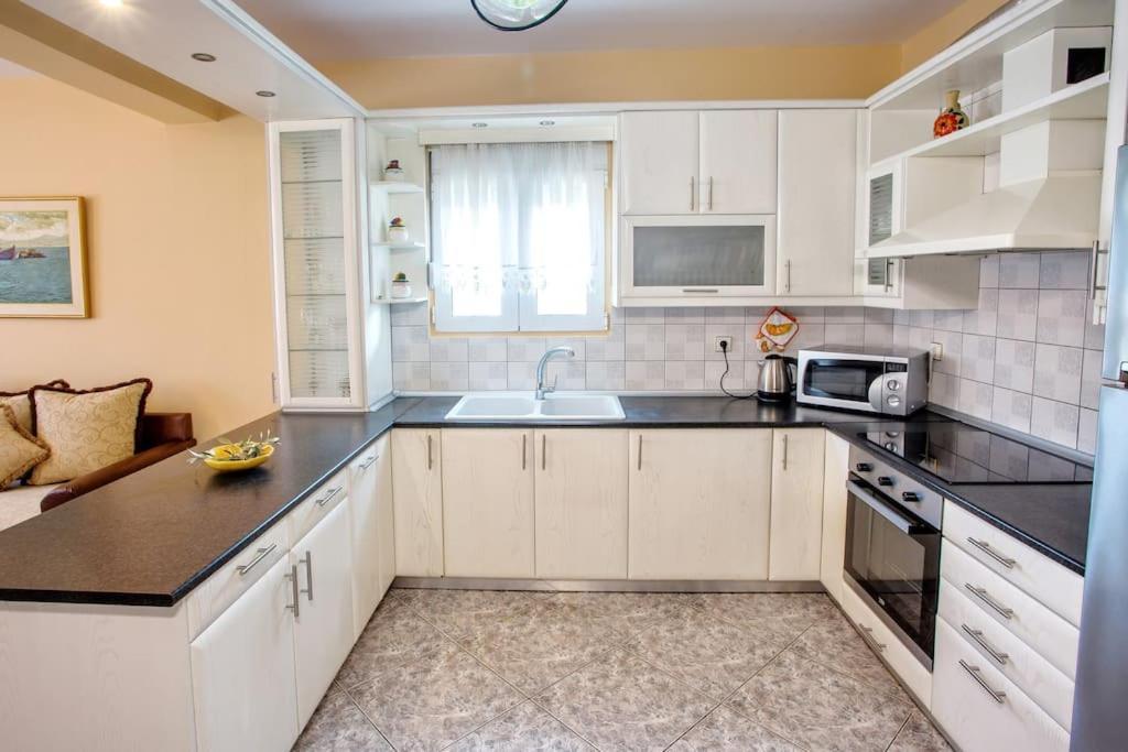 Villa Myrsini' S House Néa Péramos Esterno foto