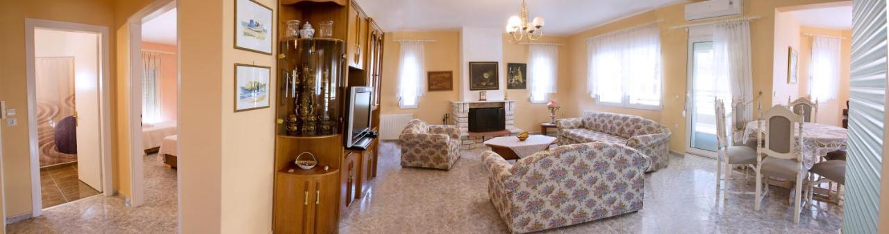 Villa Myrsini' S House Néa Péramos Esterno foto