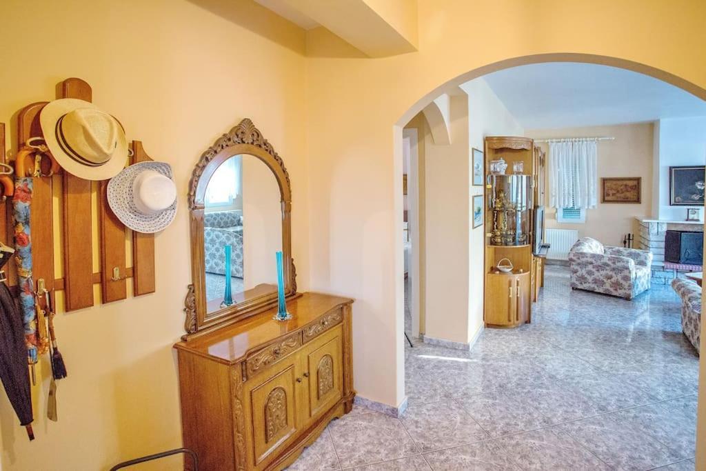 Villa Myrsini' S House Néa Péramos Esterno foto