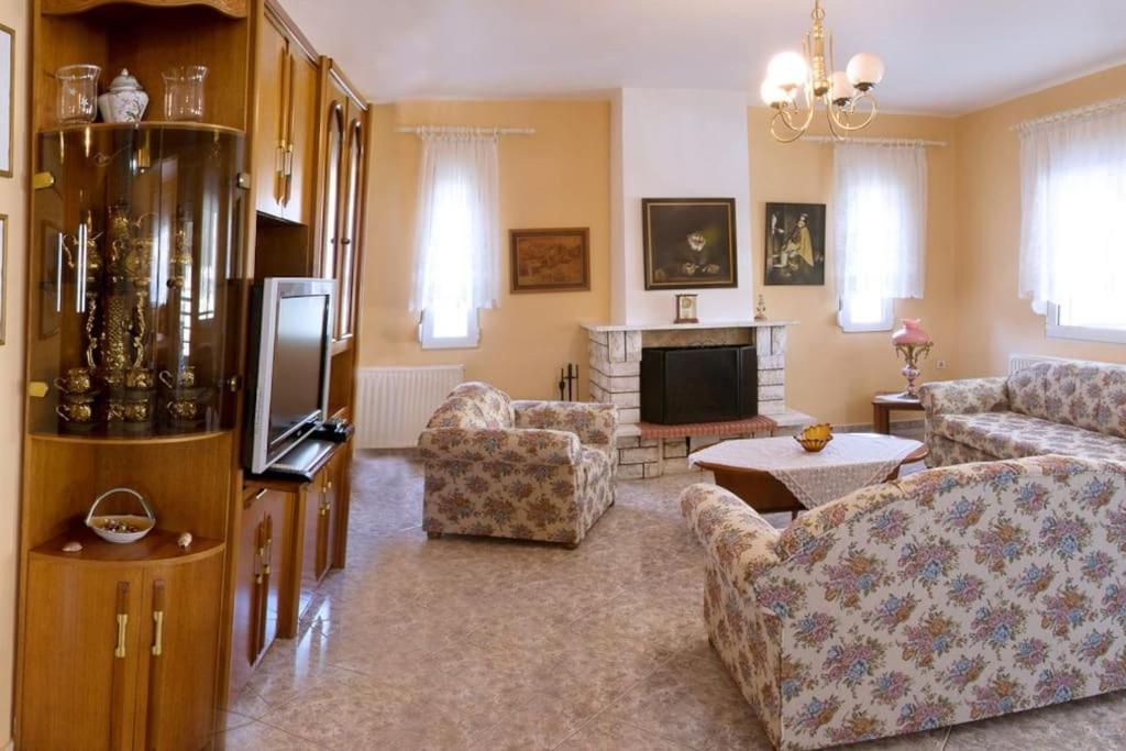 Villa Myrsini' S House Néa Péramos Esterno foto