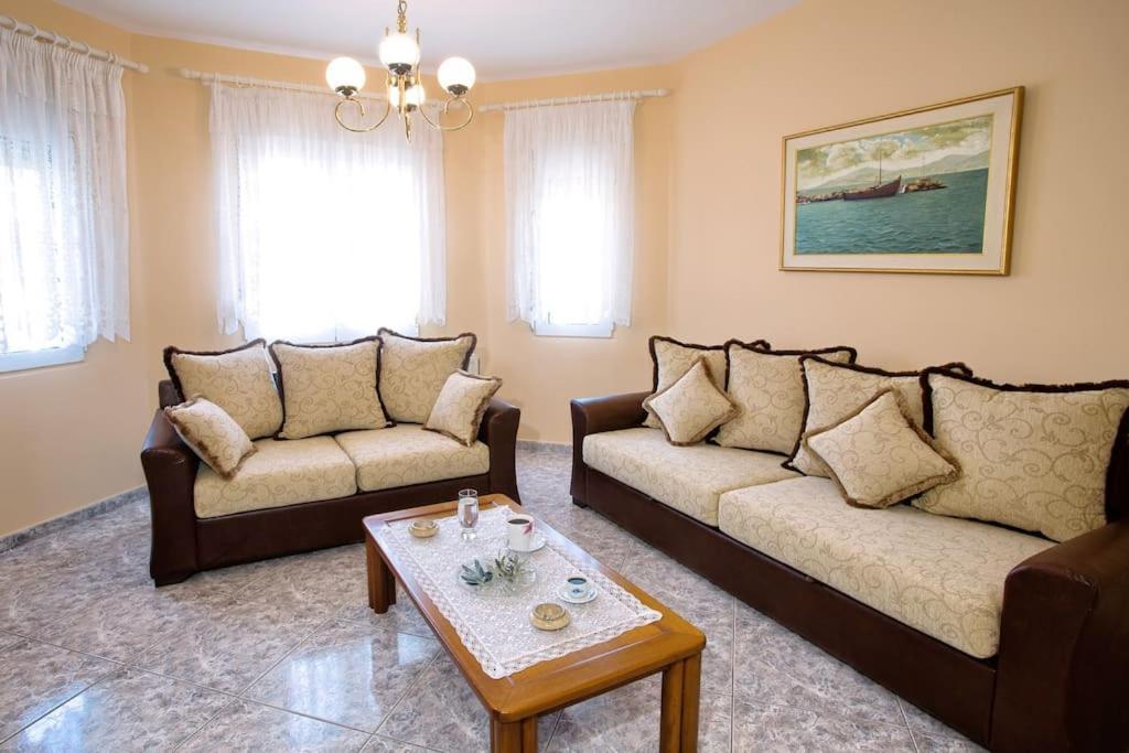 Villa Myrsini' S House Néa Péramos Esterno foto