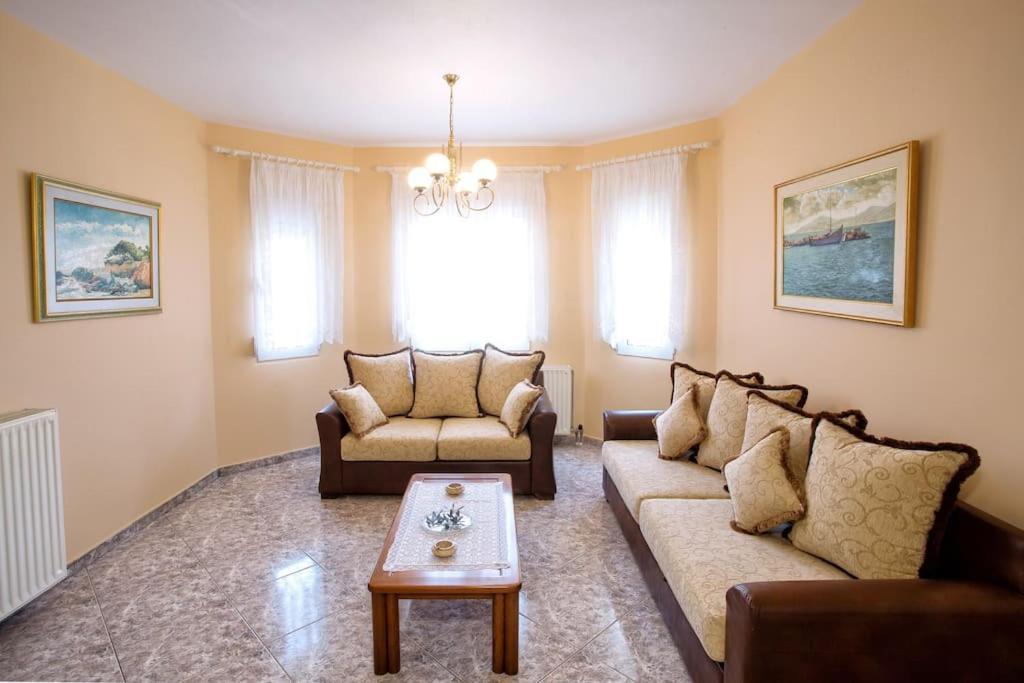 Villa Myrsini' S House Néa Péramos Esterno foto