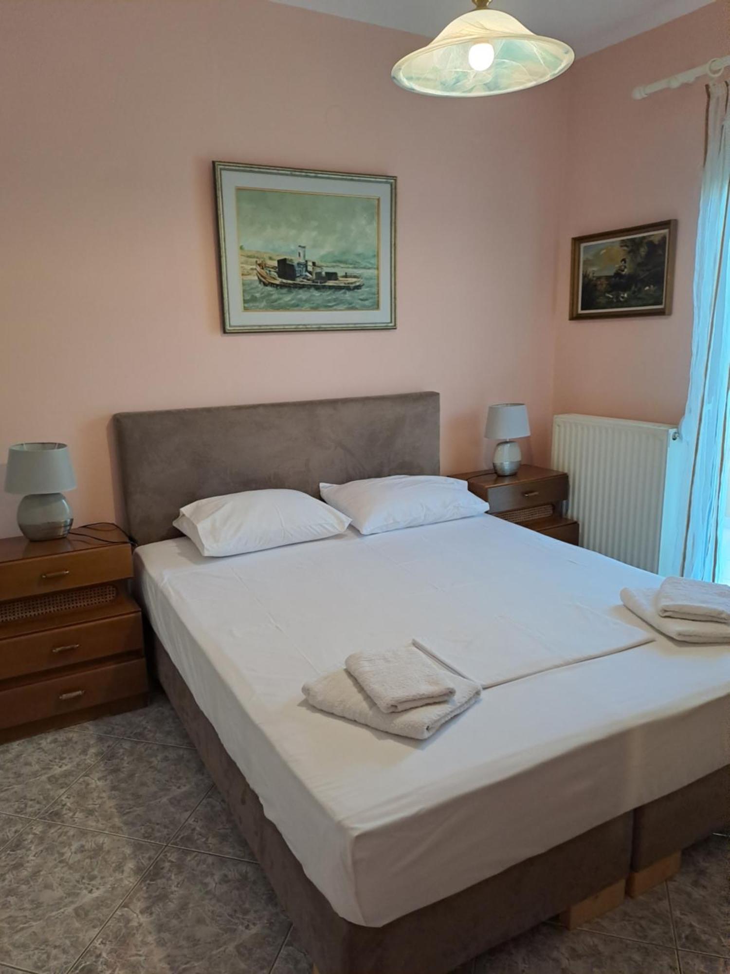 Villa Myrsini' S House Néa Péramos Esterno foto