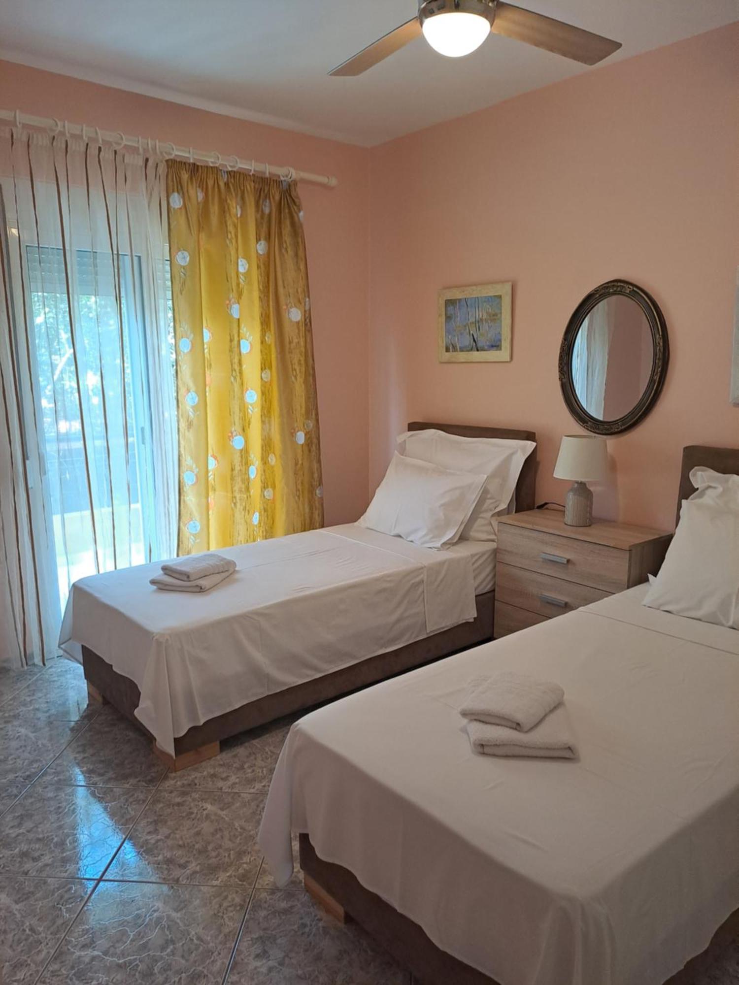 Villa Myrsini' S House Néa Péramos Esterno foto